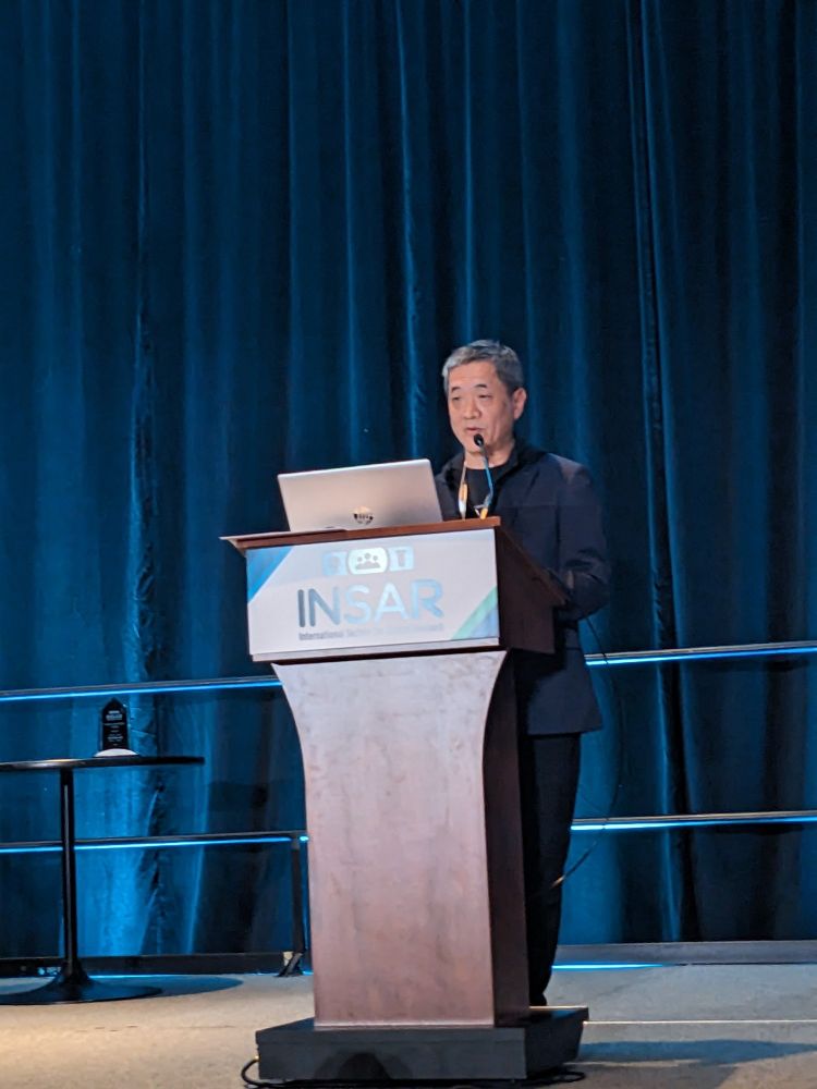 Dr Andy Shih giving his acceptance speech after winning the INSAR 2025 autism research advocacy award 