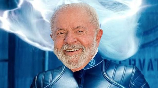 Imagem de Tempestade dos X-Men, manifestando os poderes de controlar o tempo, com os cabelos brancos esvoaçantes no vento, e a cabeça de Lula colada de forma tosca por cima da dela.