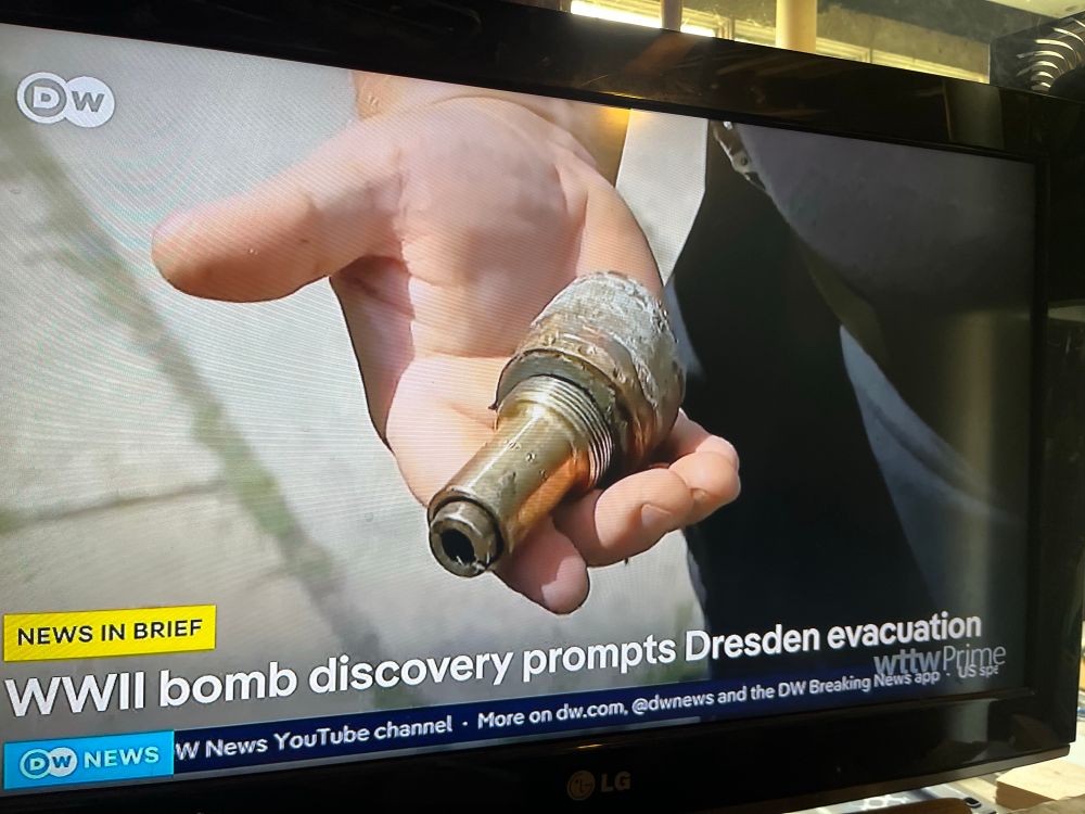 News piece explaining a WW2 bomb found in Dresden and caused an evacuation in 2025. 