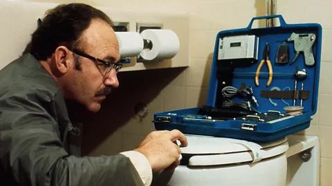 Gene Hackman as Harry Caul setting up survelliance equipment in a hotel bathroom in THE CONVERSATION (Coppola, 1974)