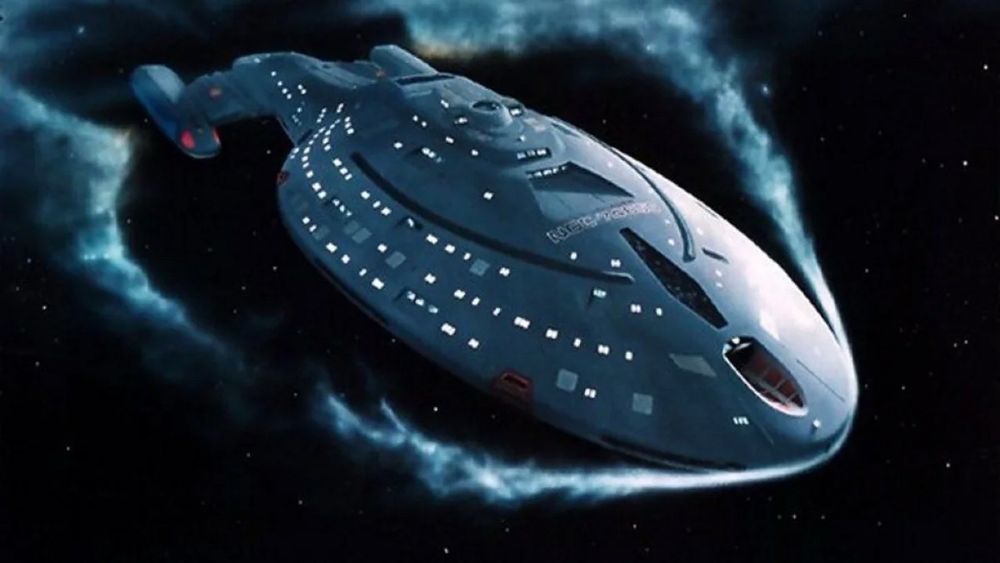 It's got wiggly nacelles! (Voyager from ST:Voyager)(the show was SUCH a good idea and its highs were quite high, and its lows are not the point of this beauty, which I consider the high water mark of ST design)
