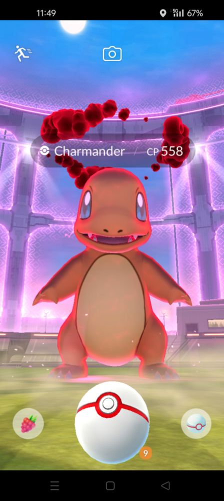 An encounter with a Dynamax Charmander in Pokémon Go. The combat Power is 558.