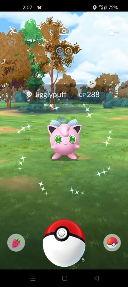 An encounter with a shiny bowtie Jigglypuff in Pokémon Go. It has a Combat Power of 288