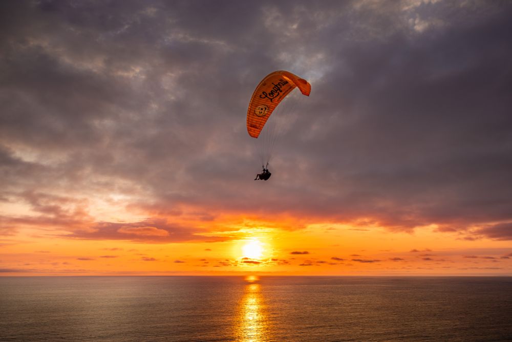 Parachute gliders at sunset at Torrey Pines Cliffs in La Jolla, San Diego, California 