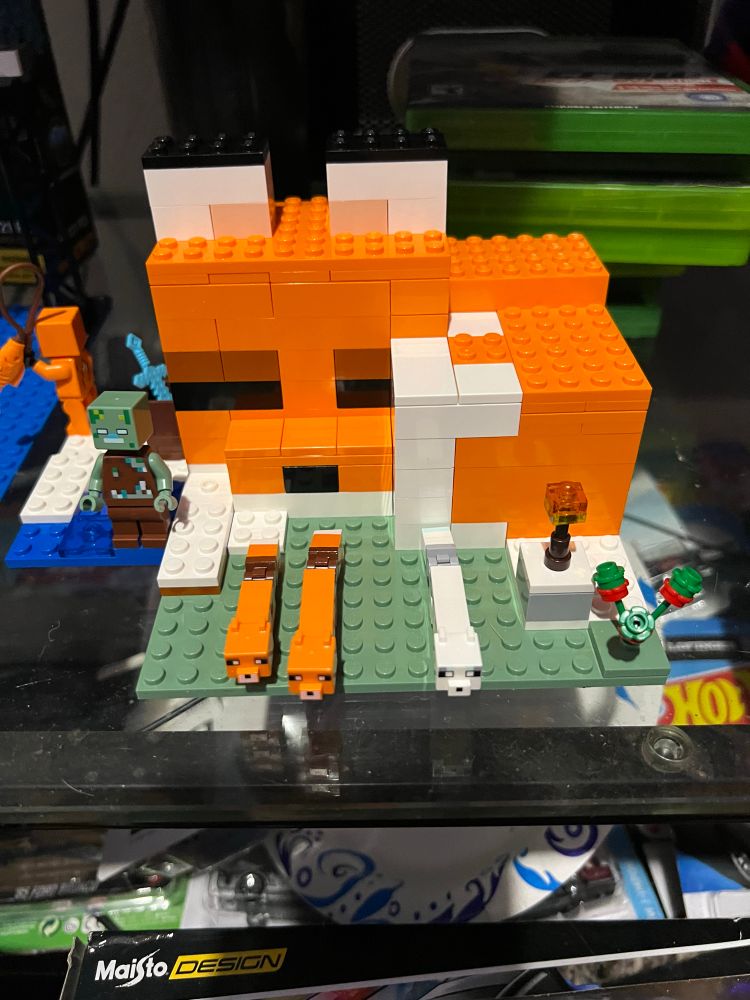 Minecraft sleeping fox