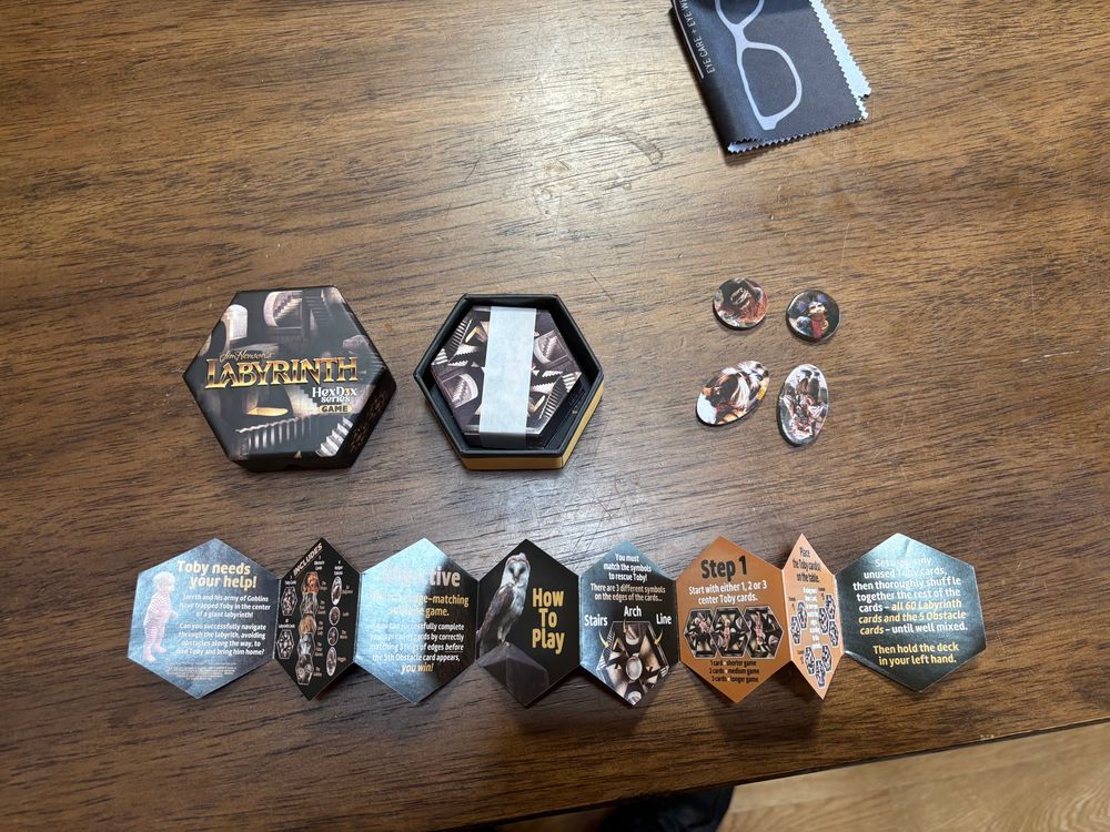 A picture of the various pieces of the Labyrinth solitaire game