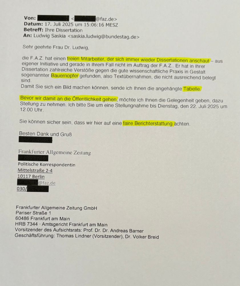 Das Bild zeigt einen Brief der Frankfurter Allgemeinen Zeitung (FAZ) an eine Frau Dr. Ludwig.  Der Brief thematisiert mutmaßliche Plagiate („Bauernopfer“) in ihrer Dissertation und bittet sie um Stellungnahme, bevor die FAZ die Angelegenheit öffentlich macht.  Eine Tabelle mit Details zu den vermeintlichen Plagiaten ist beigefügt.  Der Brief betont das Bestreben nach fairer Berichterstattung.
