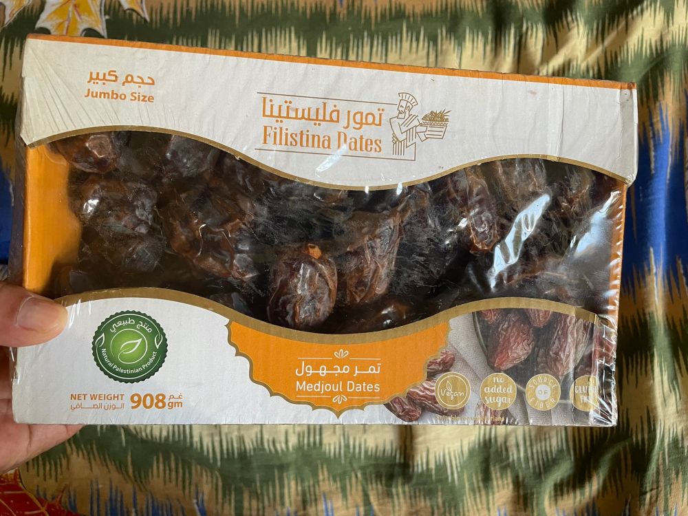 Photo d'une grosse boite de dattes Medjoul palestiniennes 
"Filistina Dates"