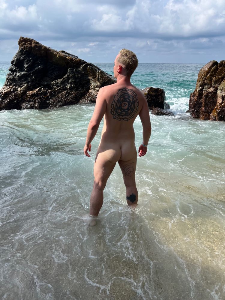 I’m standing naked at the beach with the waves washing up to my calves
