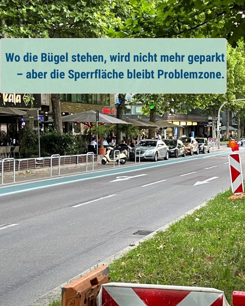 Es wird trotzdem noch auf der Spperrfläche geparkt.