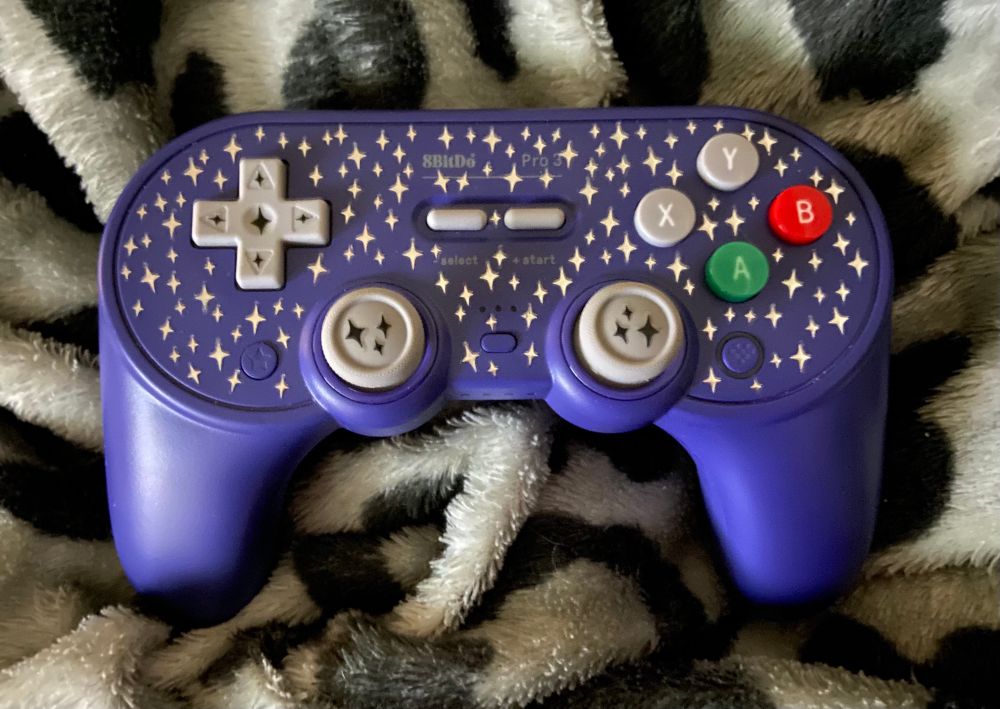 The same 8BitDo Pro 3 from in the quoted post, just with more silver stars filling emptier areas and additional tiny black stars on the D-Pad’s arrows.
