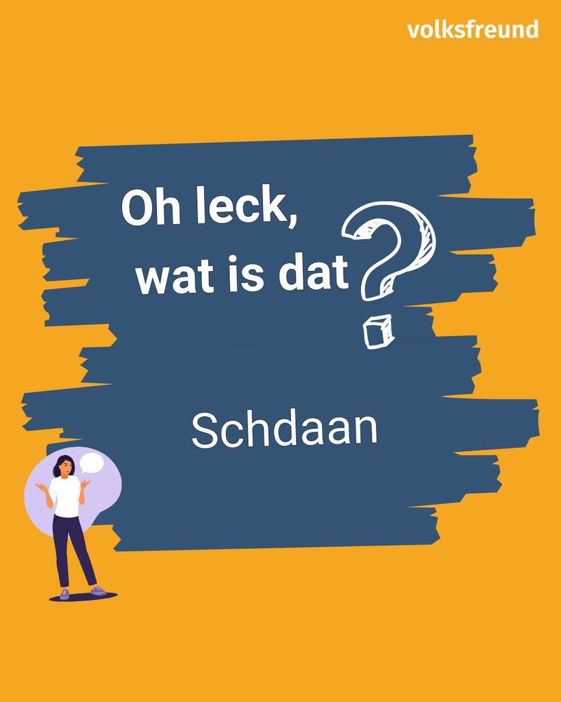 eine Frau steht vor einem blauen Schild