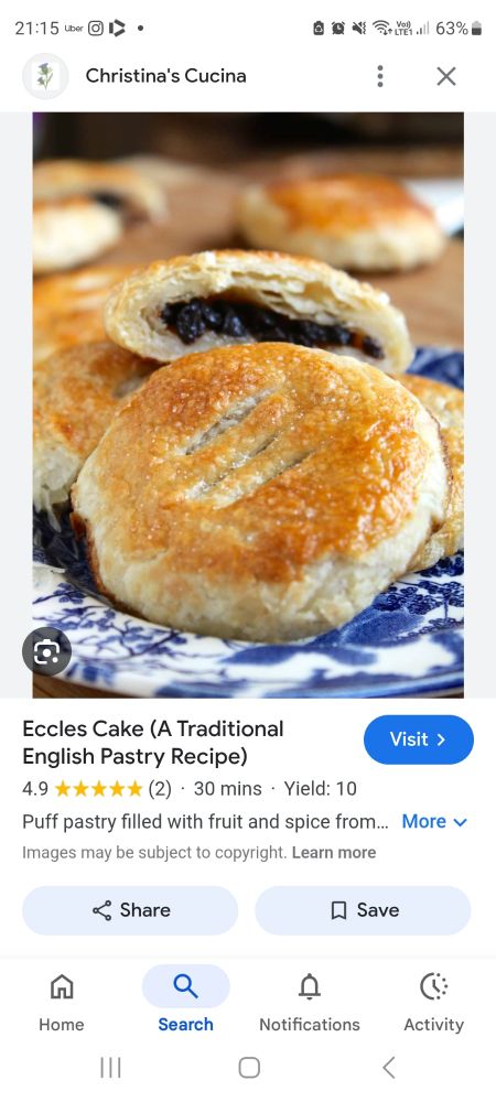 A round pastry cake stuffed with raisins.