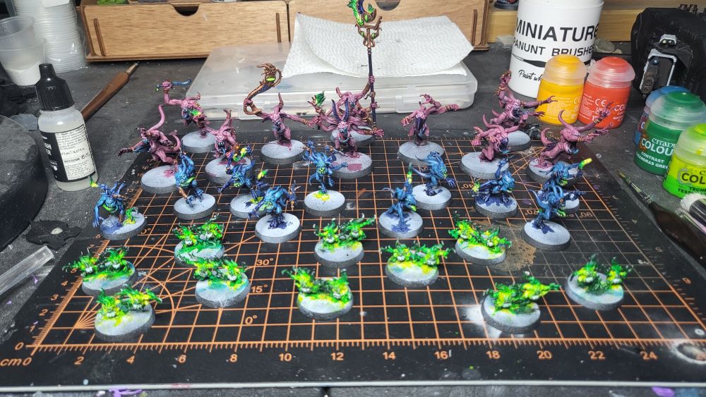 10 pink horrors. 10 blue horrors, and 10 brimstone horrors warhammer models fully painted