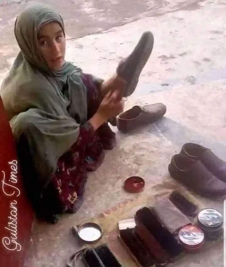 ‏سارے مال دار علماء ہوں یا سرکار 
غریب عوام کی بھوک دیکھ کر کہتے ہیں 
اللہ تعالیٰ کی طرف سے آزمائش ہے صبر کریں 
جبکہ ان کے گھروں میں بھی غریب بھوکا رہتا ہے حرام خور غریب کو کھانا بھی نہیں کھلاتے