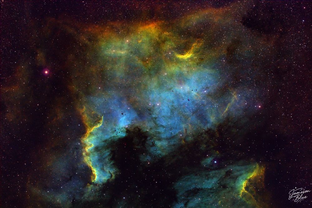 Snapped this image of the North America Nebula last night! 🌌 Located in the Cygnus constellation, this massive emission nebula gets its name from its uncanny resemblance to the shape of North America. It lies about 1,700 light-years away and stretches over 100 light-years across. Always wild to think how much beauty is out there—just floating in space. ✨🪐