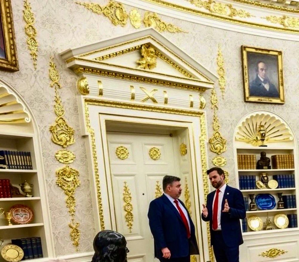 JD Vance and an unknown man standing in a West Wing room decorated with gold-painted plastic pieces serving as decorations.
Everything is fake: The gold, KD Vance's name, that this administration works for anyone other than oligarchs.