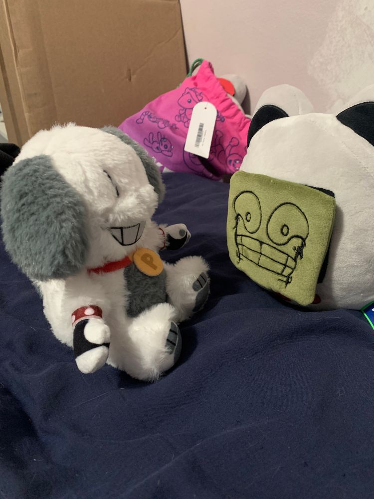 Fren!!!!! hey whats that in the backgr-