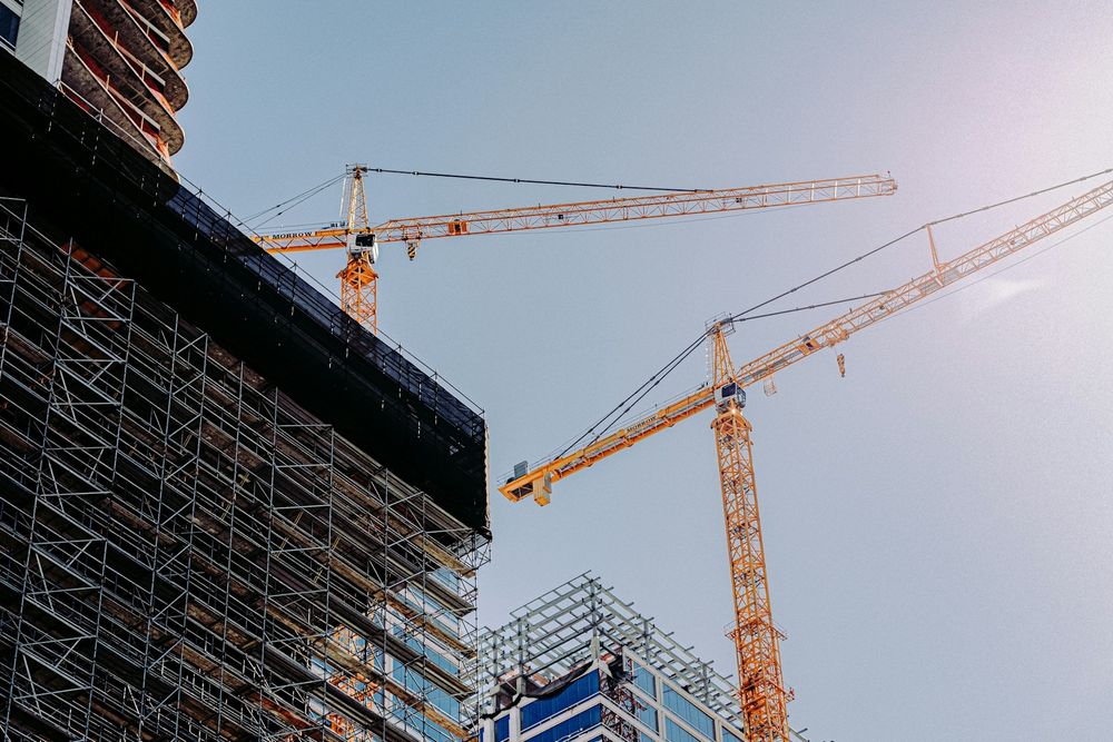 Cranes over a new library being built