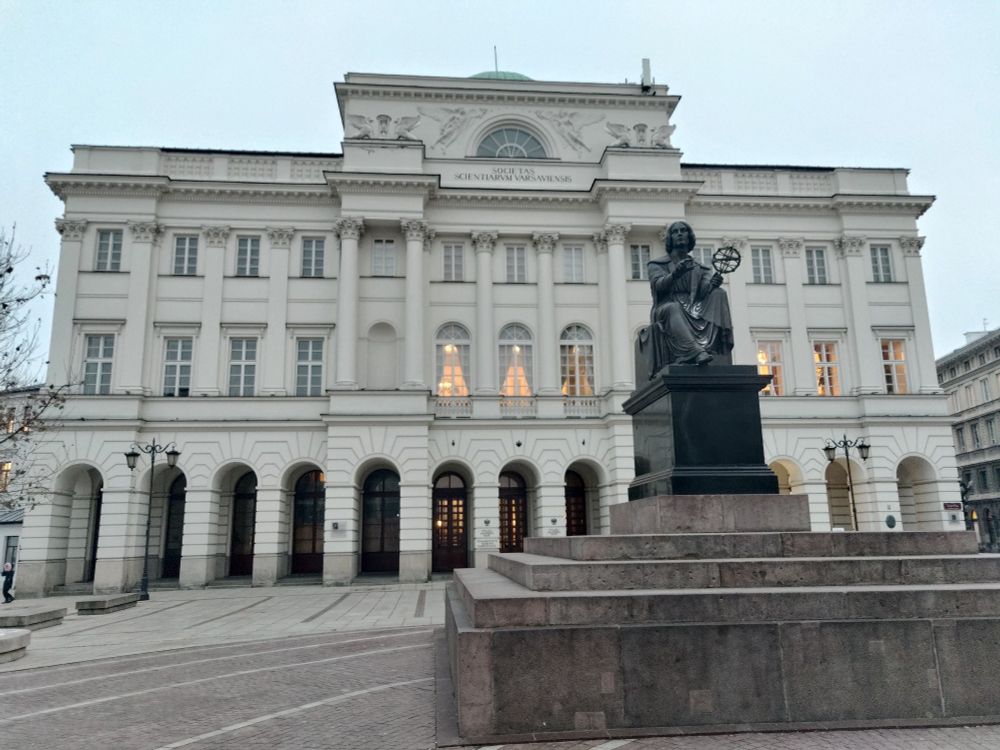 The Copernicus memorial with the main building of the Warsaw Academy in the background.