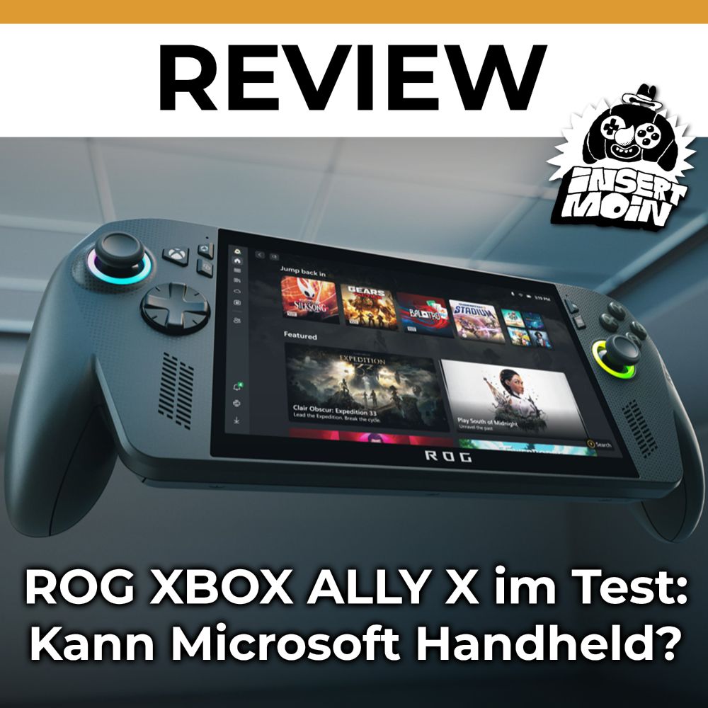 Quadratisches Bild von einem "ROG XBOX ALLY X" Handheld. Unter einem orangen Rand oben ist mit schwarzer Schrift auf weißem Grund "REVIEW" geschrieben. Unter dem Handheld steht in weißer Schrift "ROG XBOX ALLY X im Test: Kann Microsoft Handheld?". Oben rechts sieht man das Logo des Podcasts "Insert Moin".
