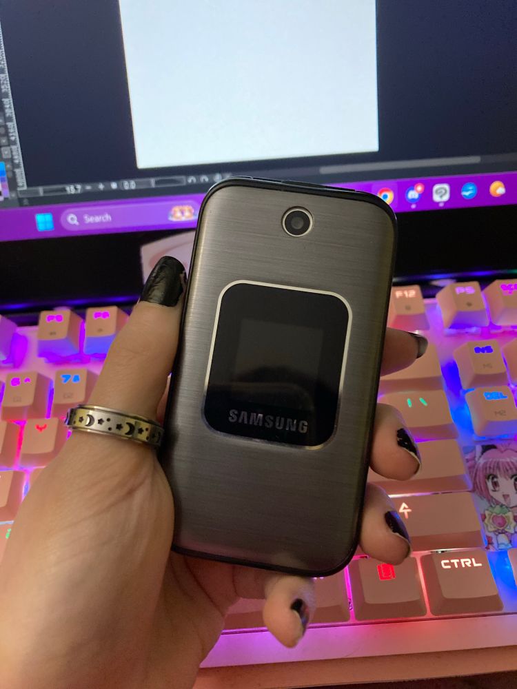 An old Samsung flip phone 