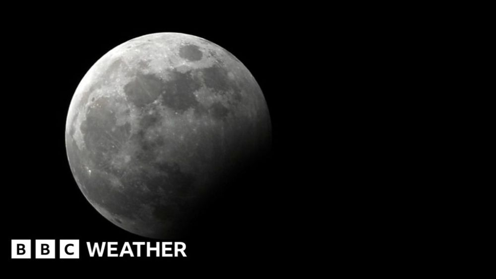 What time is the supermoon lunar eclipse?