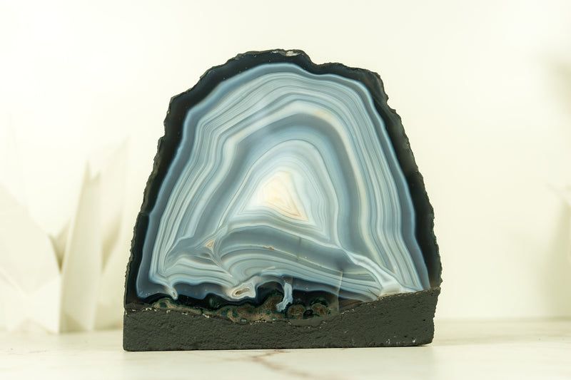 Agate rock in light grey and blue