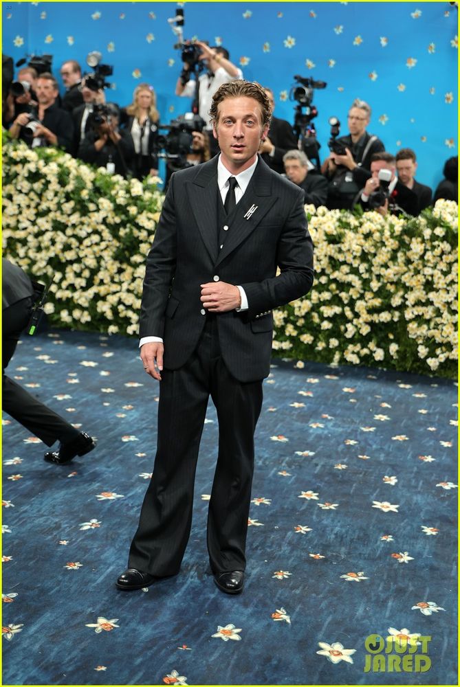 Jeremy Allen White on the Met Gala Blue Carpet