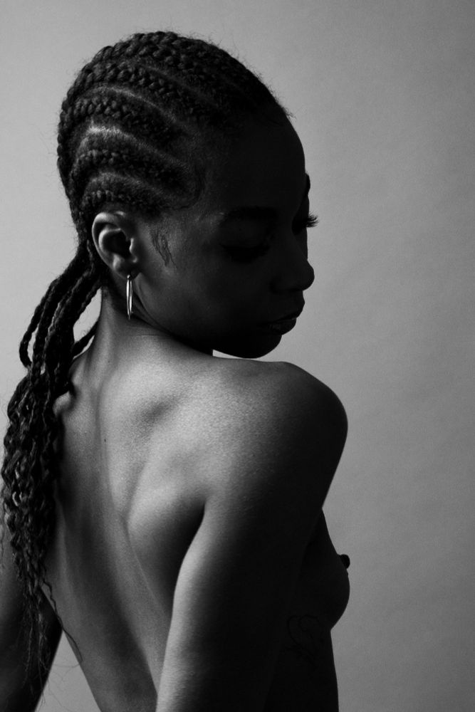 Silhouette black girl