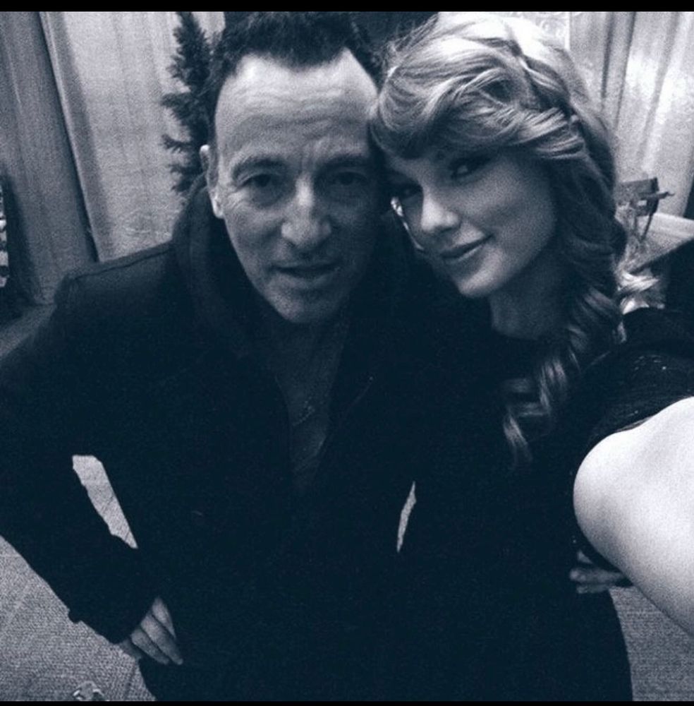 Bruce Springsteen and Taylor Swift posing for a selfie