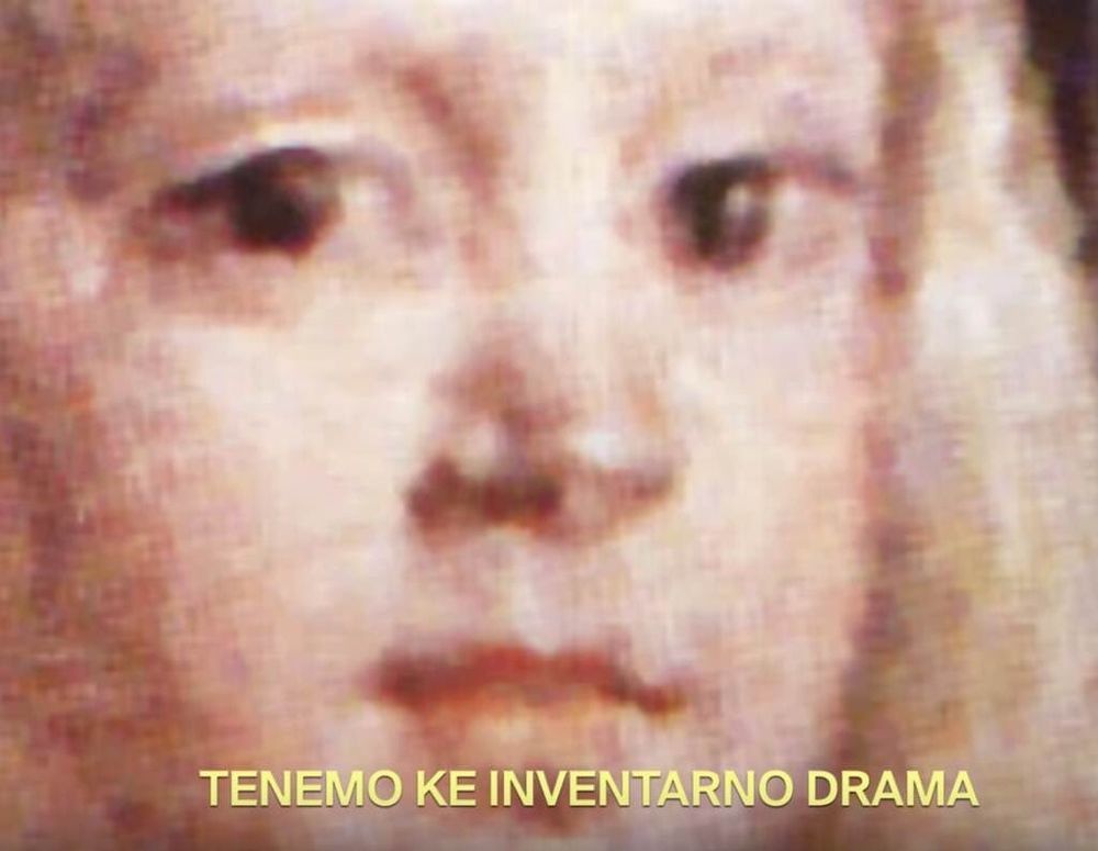 Primer plano de la cara de la infanta Margarita del cuadro de las meninas diciendo "tenemo ke inventarno drama"