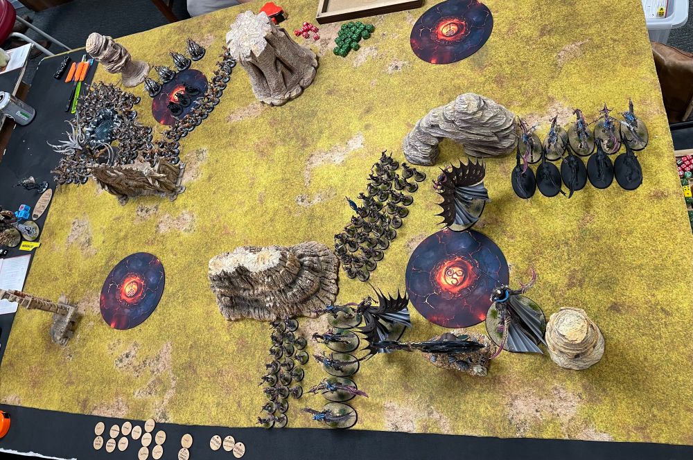 Age of Sigmar game between Slaanesh and Skaven 