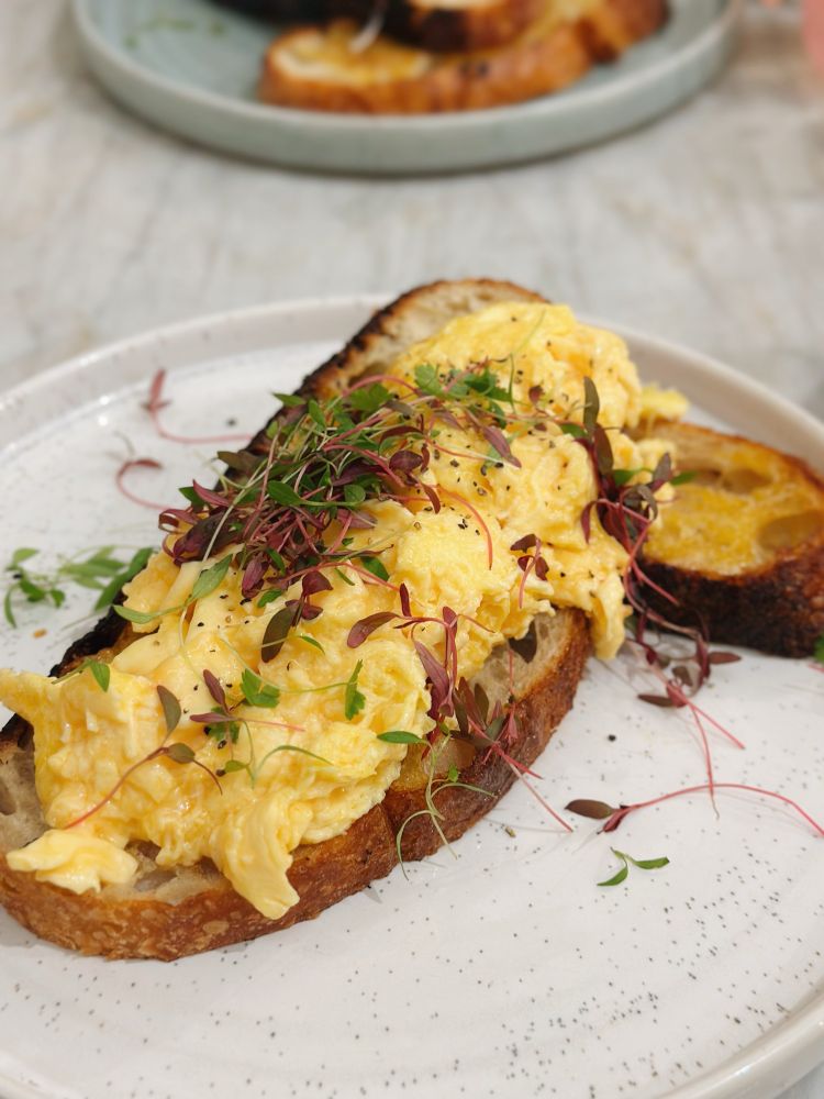 Scrambled eggs on toast