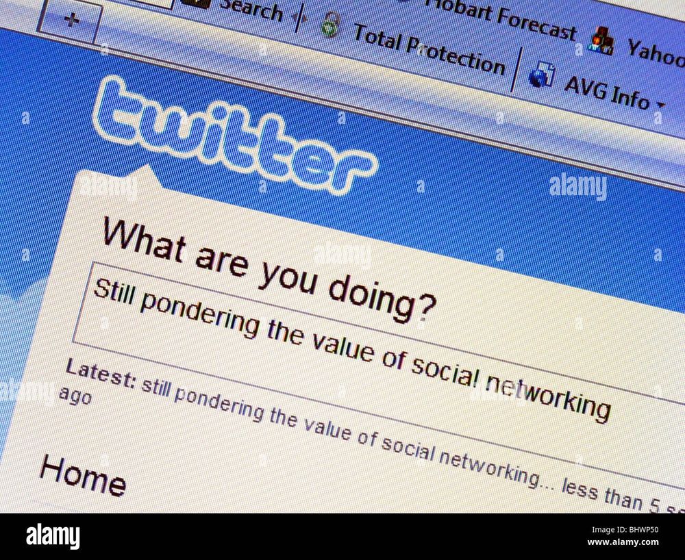 Preview of Alamy stock photo by Rob Walls of a laptop screen showing the 2009 website of Twitter, from the days before Elon mUsk bought it.
© Rob Walls 