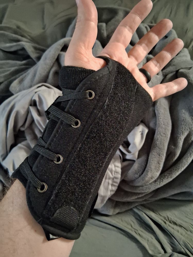 Black wrist brace