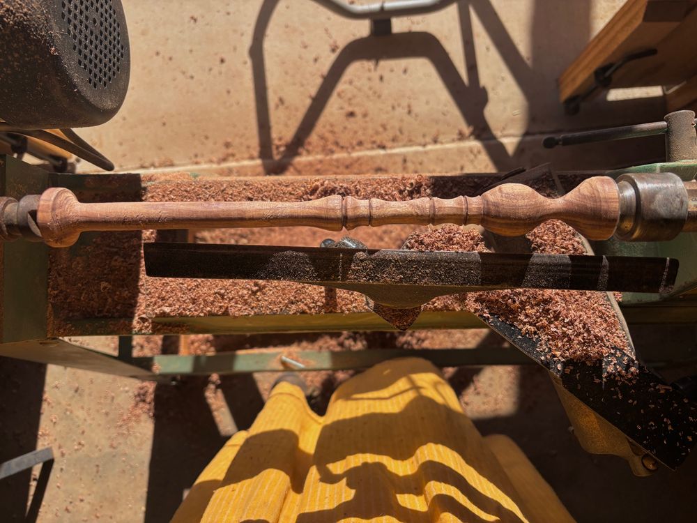 Support spindle in a lathe with finger bone inspired designs