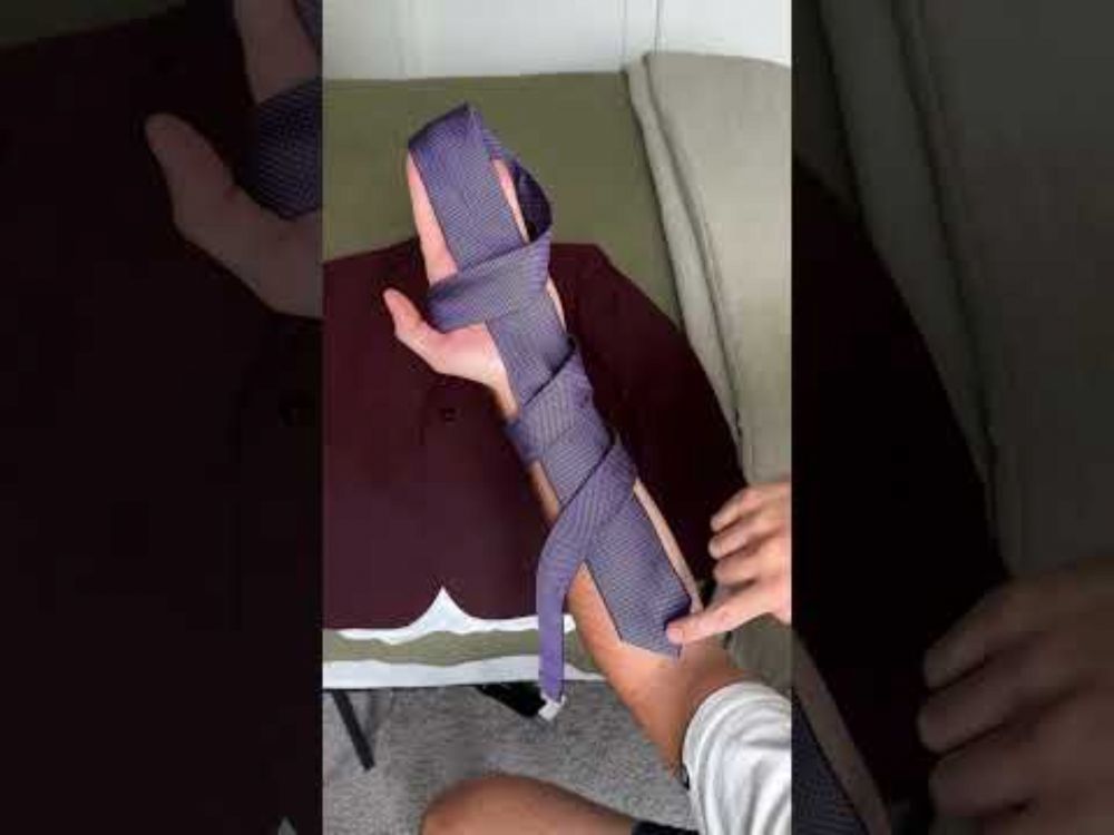 This hack is the quickest and easiest way to tie a tie👔