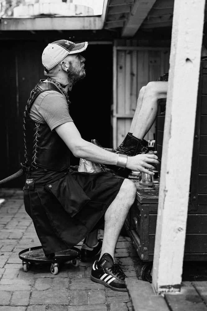 Bootblacking for a fellow pup