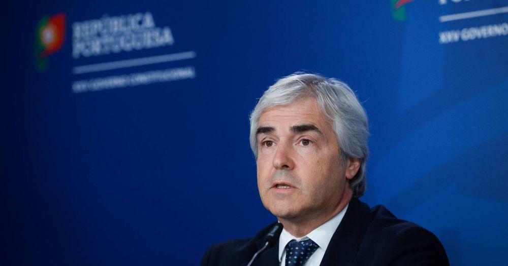 Nuno Melo garantiu que a nova comissão não colide com a já existente comissão dos 50 anos de 25 de Abril, que também tem eventos marcados para novembro, e o ministro considerou que “uma e outra data s...
