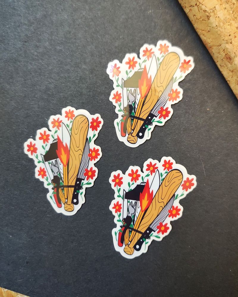 Trois stickers de bouquet posés sur un carnet noir.