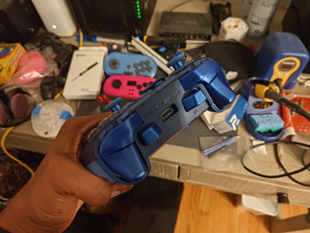 a zd o+ excellent as seen from the front to display the triggers. in addition to the usual bumpers and triggers of an xbox pad, there are two extra buttons to the inside, where the tips of your index fingers would lie.