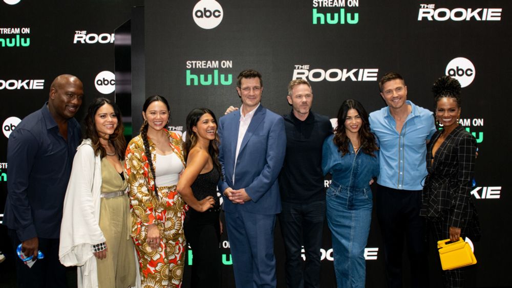 Check out images from the SDCC panel for Alexi Hawley's Nathan Fillion, Eric Winter, and Melissa O’Neil-starring The Rookie. Plus, "The Rookie: Feds" cast, "Chenford," and more. / #TheRookie…