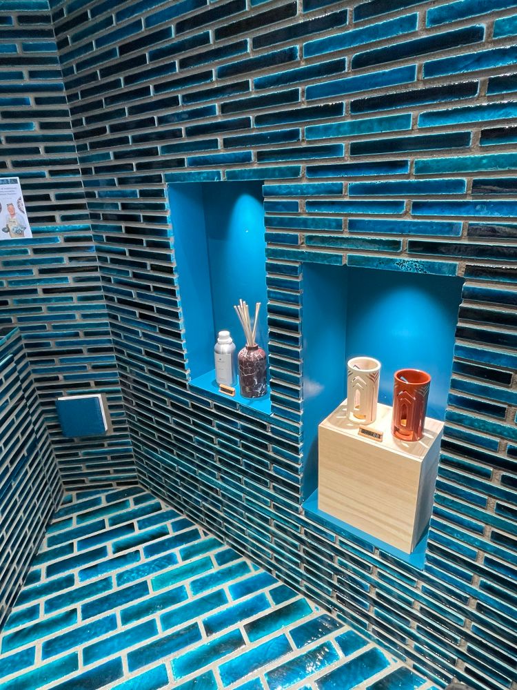 万博ウズベキスタン館のショップの角の写真