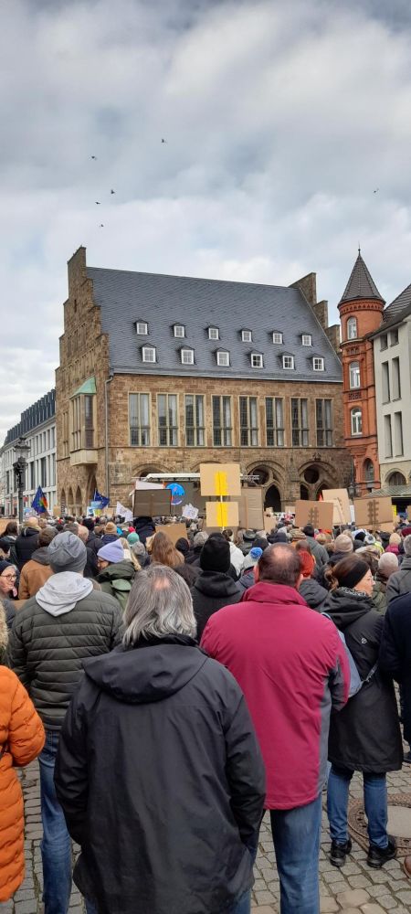 Demonstrierende Menschen in Minden