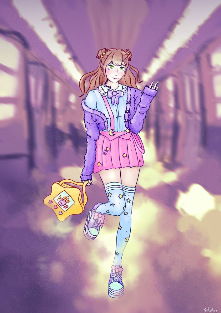 Eine digitale Zeichnung die Yuuni in einem Outfit in verschiedenen Pastelltönen zeigt. Sie trägt eine blaue Bluse, einen rosa Faltenrock und einen flauschigen lila Cardigan. Dazu Plateausneaker und Overknee-Strümpfe. Im gesamten Outfit finden sich immer wieder Monde und Sterne. Sie steht in einer Straßenbahn, die mit Wolken und Glitzer gefüllt ist. In Ihrer Hand hält sie eine sternförmige Ita Bag, in der Pommes zu sehen sind.