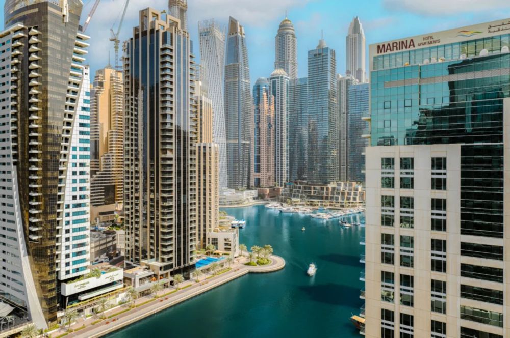 Top 9 Reasons to Buy Property in Dubai