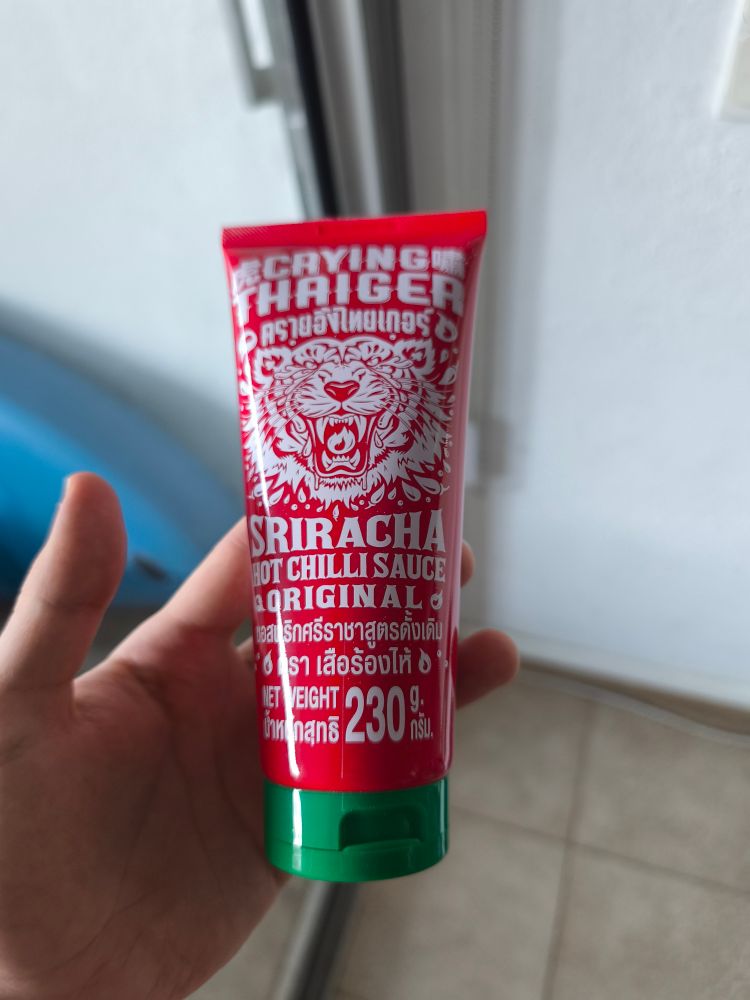 Une sauce sriracha qui s'appelle "crying thaiger", on croirait que ça va arracher sa mère mais non