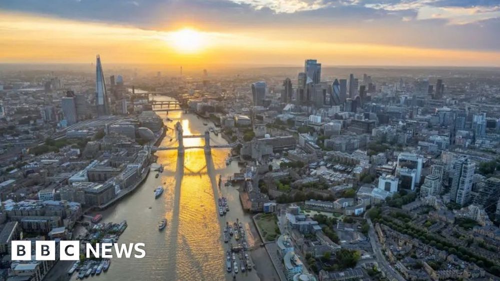 London from the sky: Aerial photos showing summer in the capital