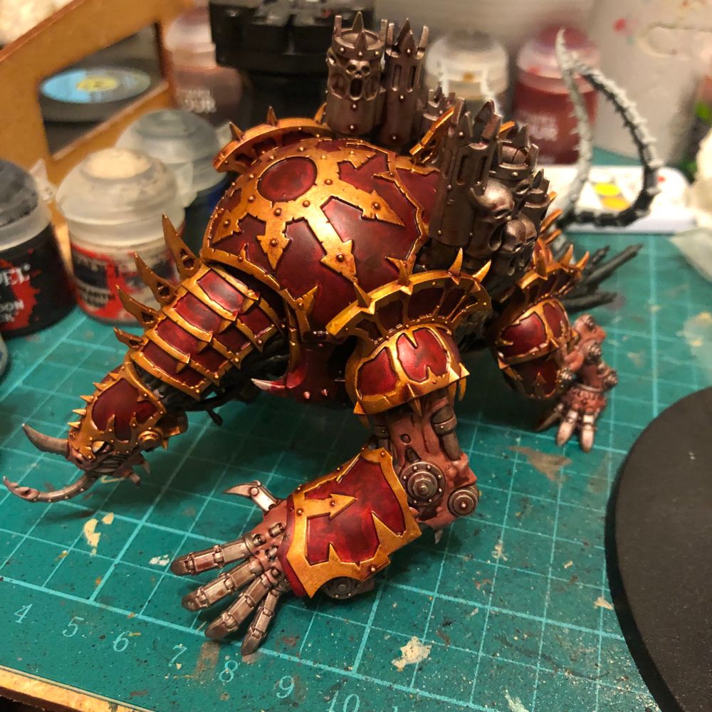 Maulerfiend after basecoating and being given a Berzerker bloodshade wash